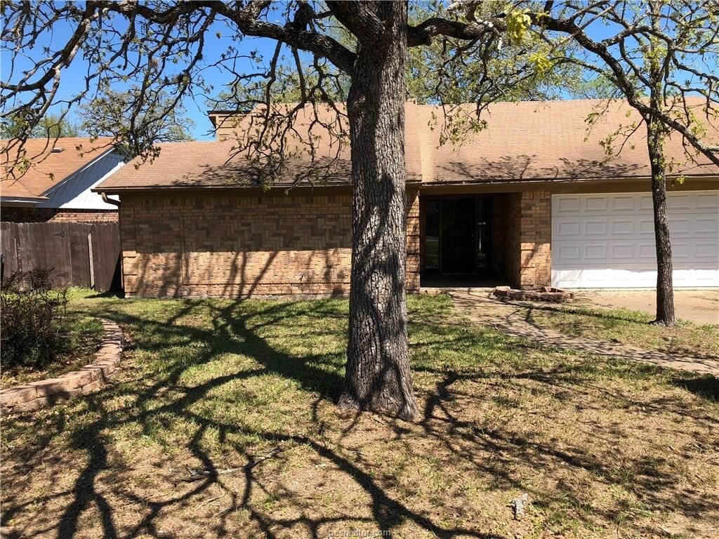 Foto principal - 1403 Bayou Woods Dr