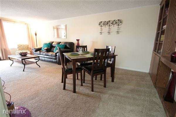 Building Photo - 2909 Burroughs Dr