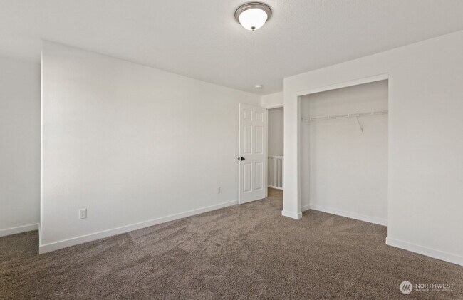 Foto del edificio - 7037 NE 55th St