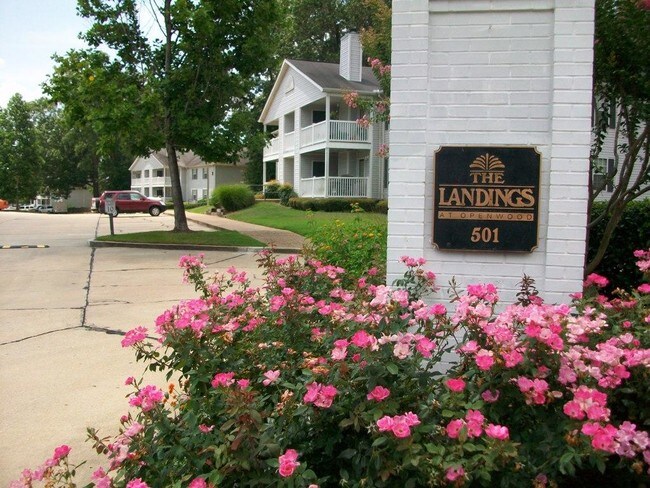 Entrada - The Landings Apartments