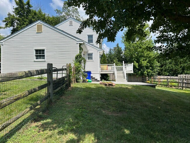 Foto del edificio - 2425 Calf Run Dr