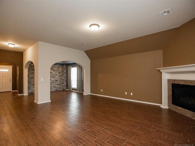 Foto del edificio - Gorgeous 4 Bed / 3 Bath in Tulsa!