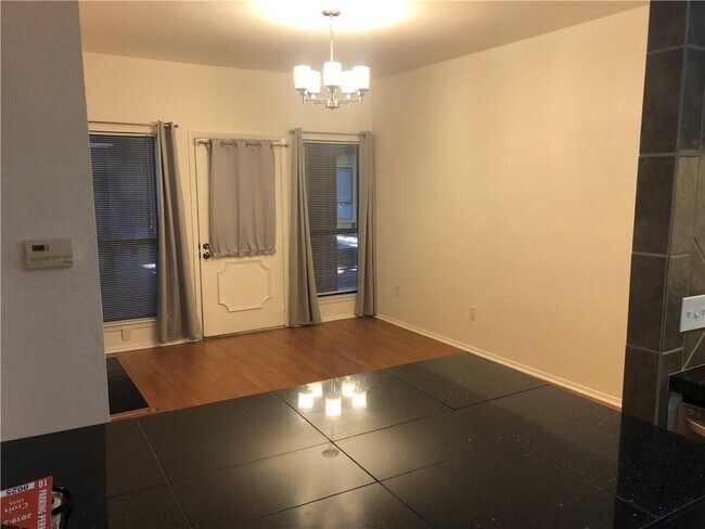 Foto del edificio - 806 W 24th St