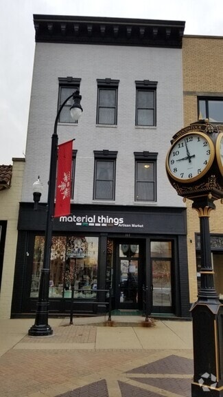 Building Photo - 103 E Van Buren St