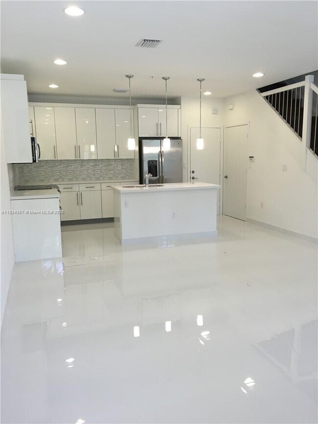 Foto del edificio - 2610 NE 213th St