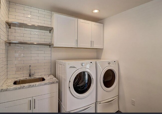 Foto del edificio - 8144 E.Fairmount