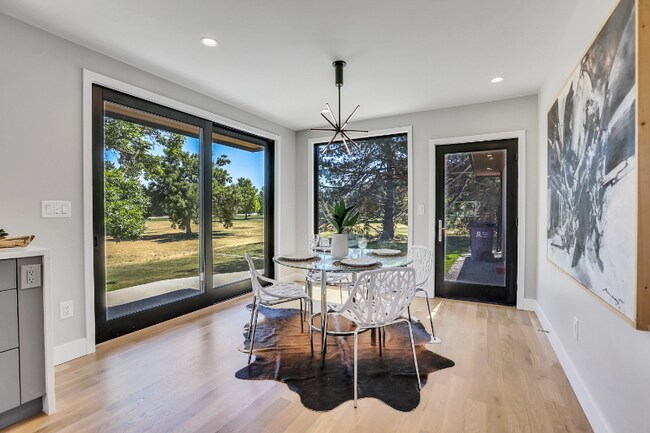 Foto del edificio - 590 S Harrison Ln