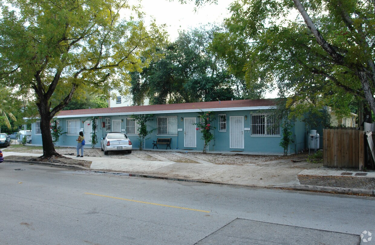 Building Photo - 7675 NE 4th Ct