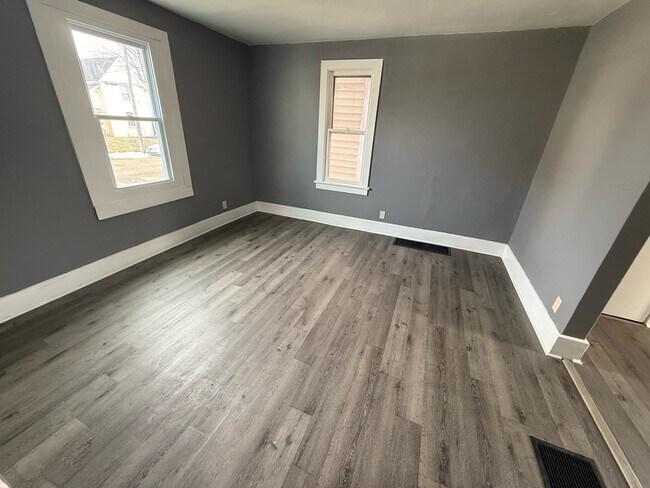 Building Photo - 1507 Stark Ave SW