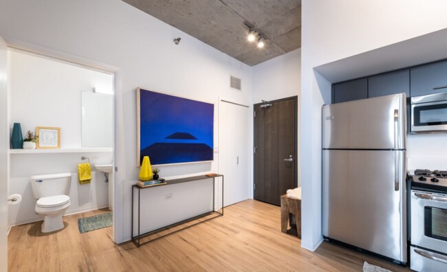 Foto del edificio - 1627 W Division St