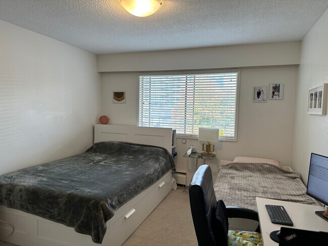 Photo du bâtiment - 155 12th St E