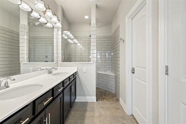 Foto del edificio - 5307 Traviston Dr