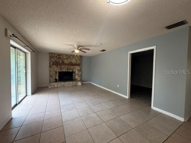 Foto del edificio - 25946 Pine Ridge Rd