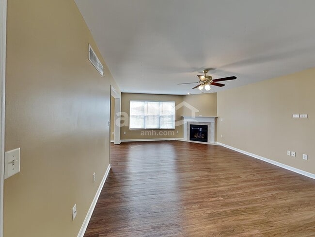 Foto del edificio - 10213 Waterford Ct