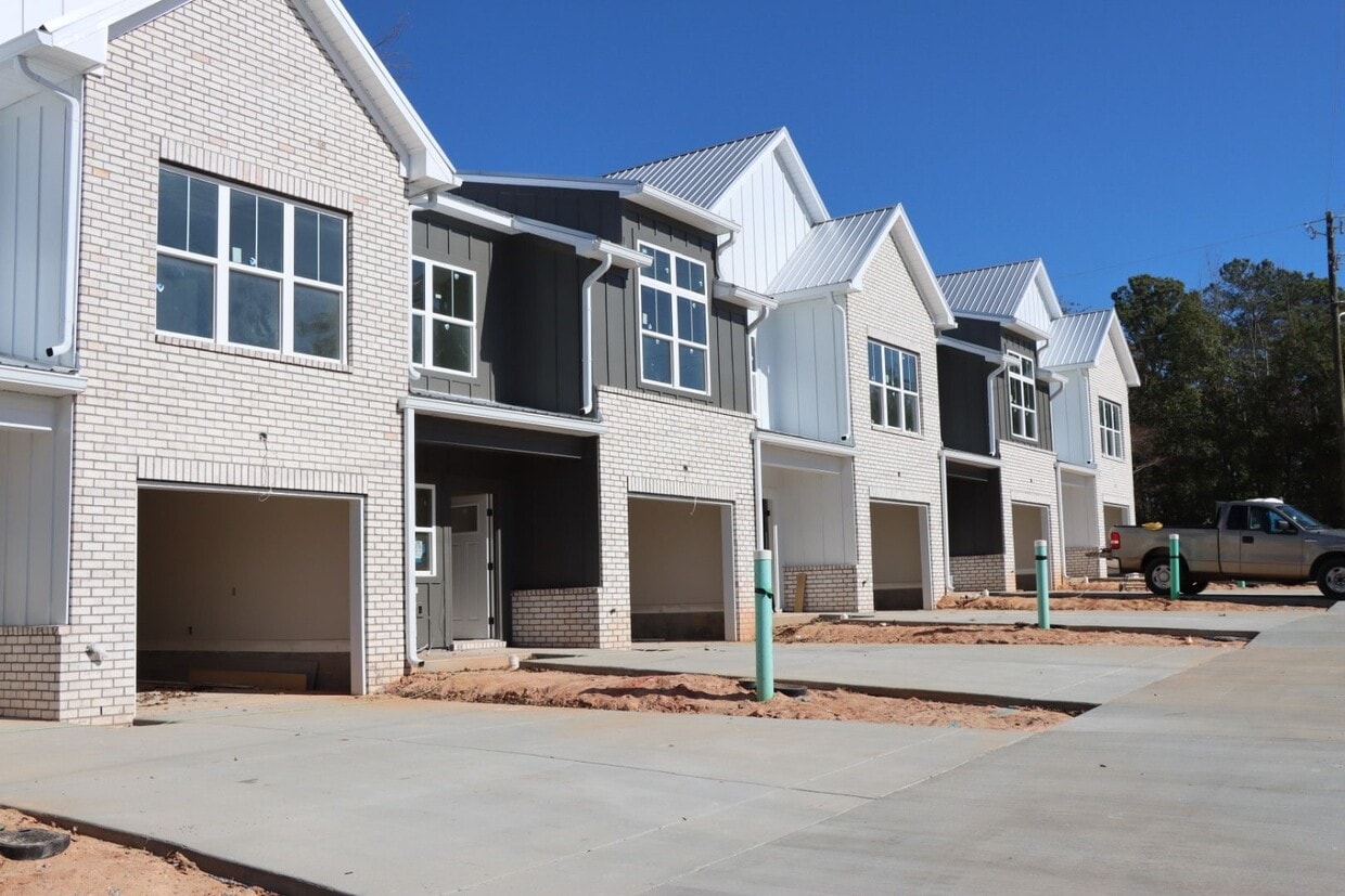 Foto principal - 4007 Hidden Crossing Ln