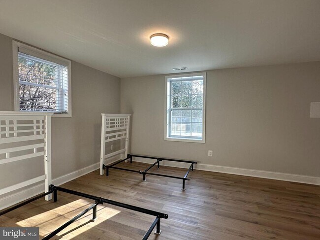 Foto del edificio - 6731 Crest Pl