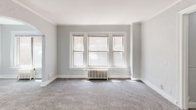 Building Photo - Hyde Park Apartments