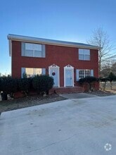 Building Photo - 1104 Village Ct