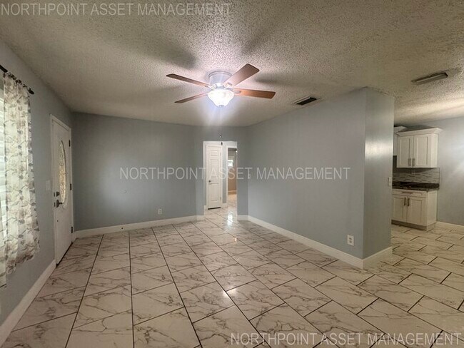 Building Photo - PRICE REDUCED FOR QUICK MOVE IN!! 2-2 Home plus 1 bed-1 bath Mother in Law Suite!