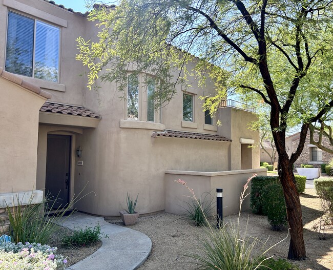 Entrance, end unit - 19475 N Grayhawk Dr