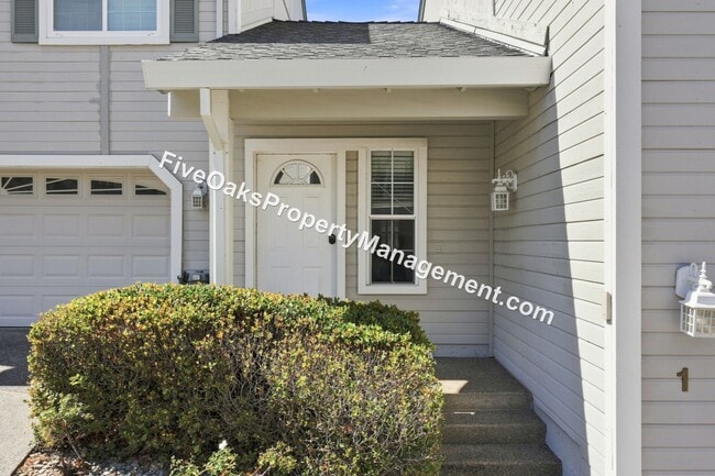 Building Photo - 3080 Cambridge Rd
