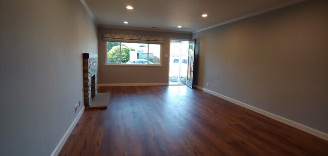 Foto del edificio - 651 Enright Ave