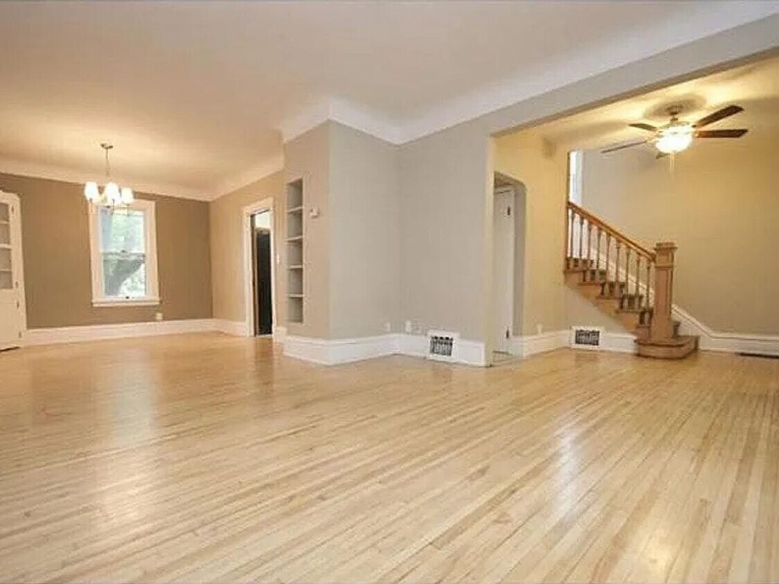 Foto principal - Gorgeous 5 Bedroom Home in Coveted SE Neig...
