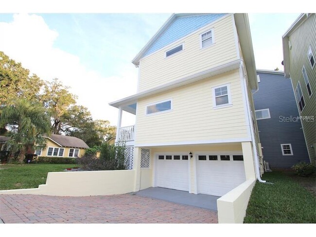 Building Photo - 820 Meridale Ave