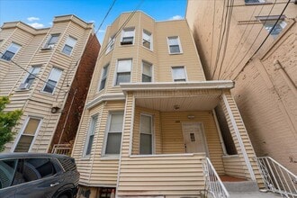 Building Photo - 335 47th St