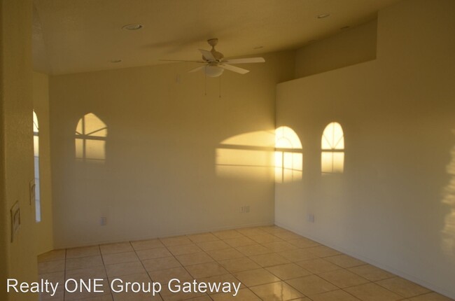 Foto del edificio - 4 br, 2.5 bath House - 613 N. Bernal Drive