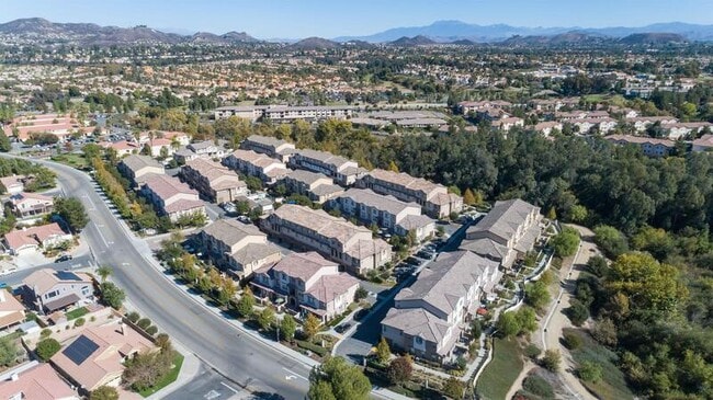 Building Photo - 40969 Lacroix Avenue'