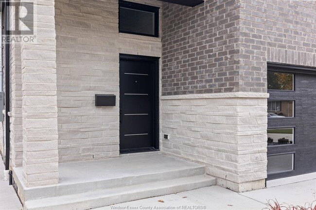 Building Photo - 2155 Parkdale Pl