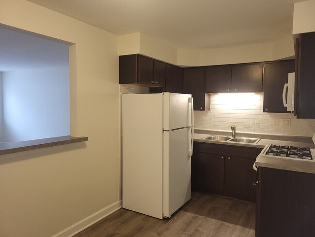 Building Photo - 1039 College Ave