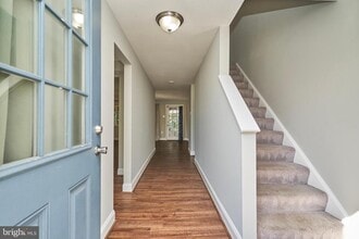 Building Photo - 8076 St Annes Ct