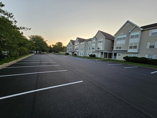 Building Photo - Willow Chase Apartments