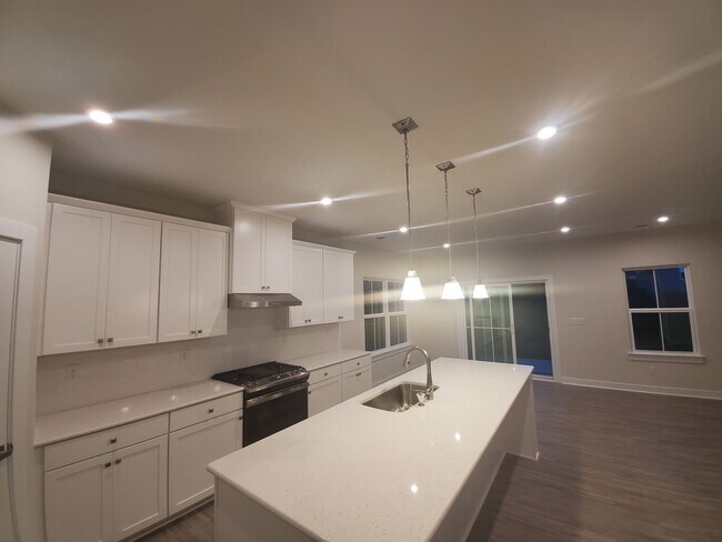 Foto del edificio - Beautiful 5BR/3BA Home in Holcomb Woods