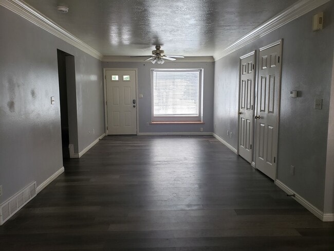Building Photo - Spacious and Pet Friendly Payson Twinhome