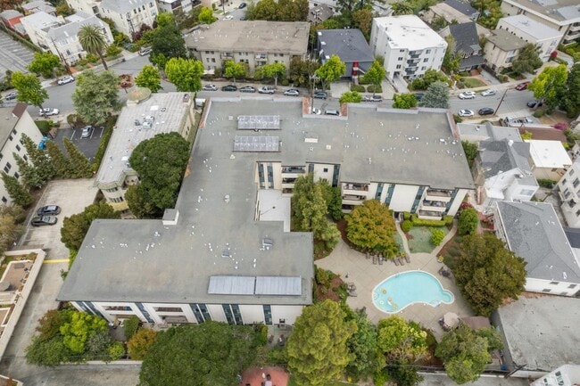 Building Photo - 525 Almer Rd
