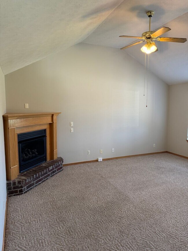 Building Photo - 3805-3807 W Montclair