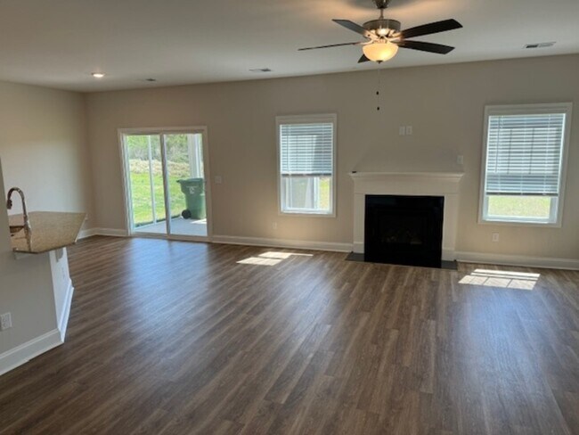 Foto del edificio - 312 Savannah Wood Rd