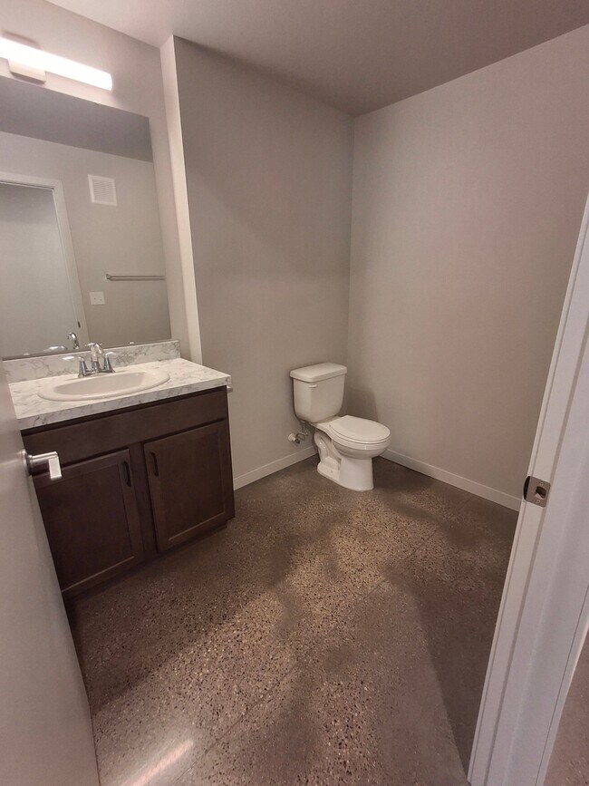 Building Photo - 3156 Bluestem Dr