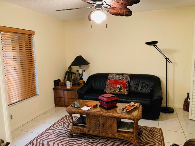 Foto del edificio - 10203 Mangrove Dr