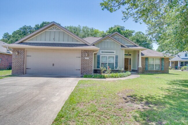 Foto del edificio - Twelve Oaks Plantation Home with Hardwood Floors, Fireplace & Fenced Backyard