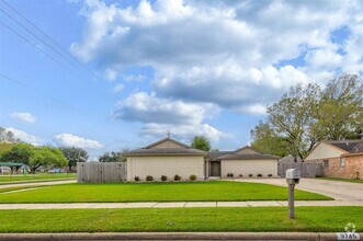 Building Photo - 9746 Oakmont Dr