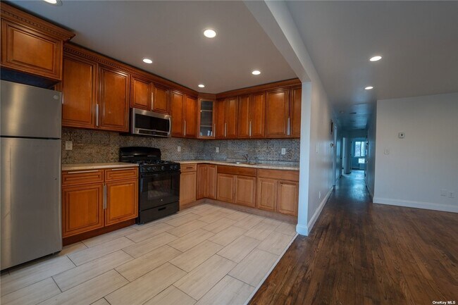 Foto del edificio - 92-29 55th Avenue Unit 3Fl