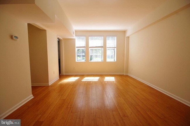 Building Photo - 1736 Queens Lane