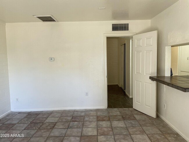Building Photo - 33 E Ruth Ave