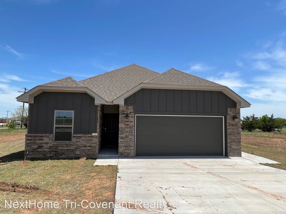 3 br, 2 bath House 1302 SW Heatherbrook Way House for Rent in Cache, OK