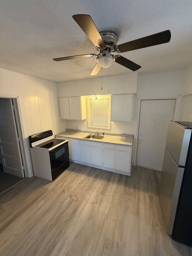 Foto del edificio - 1506 E Phillips St
