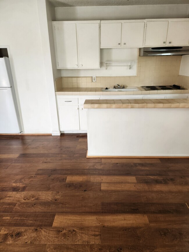kitchen - 239 Windward Ave